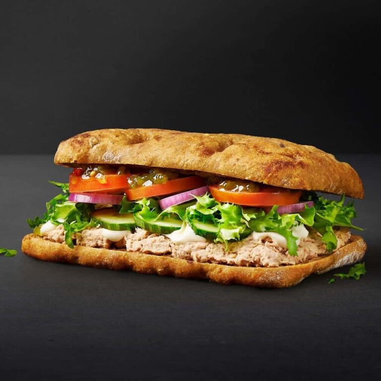 En lækker sandwich med tunmousse.