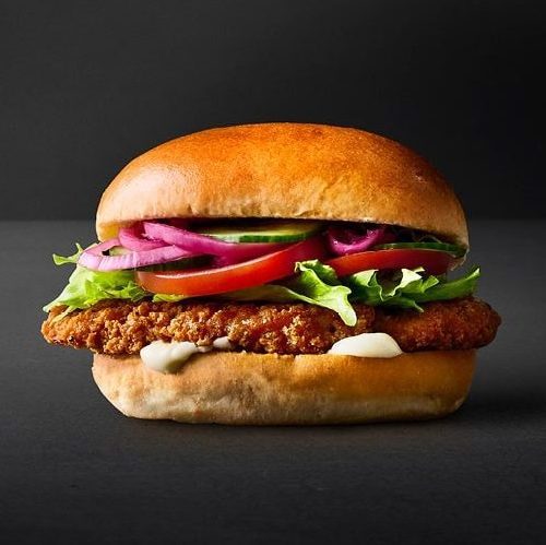 Brioche Fried Chicken burger: Paneret kylling i en lækker briochebolle